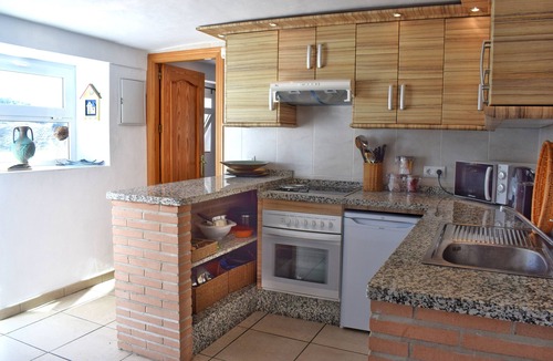 Pruna Apartment | SAFE & SECURE CASA DALI PRIVATE POOL & PATIO AREA.n90 night minimum booking