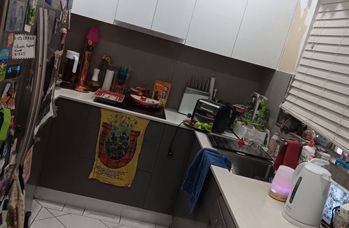 Anula House | Safe secure home in a private court. Close to airport n shopping centres city