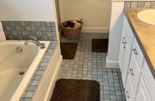 Davenport House | Safe & Spacious 3BR/3BA family and pet friendly home near TBK sports complex
