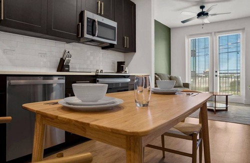 Carver City - Lincoln Gardens Apartment | Safest Location in Town | Pool and Gym | Luxury!
