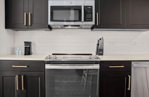 Carver City - Lincoln Gardens Apartment | Safest Location in Town | Pool and Gym | Luxury!