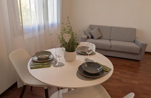 Pordenone Apartment | Saffron Suite, moderna e silenziosa vicino al centro