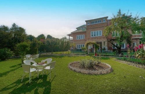 Srinagar House | SaffronStays Awakening - 5BR heritage villa with Kashmiri art, nature walks & authentic cuisine near River Jhelum, Srinagar