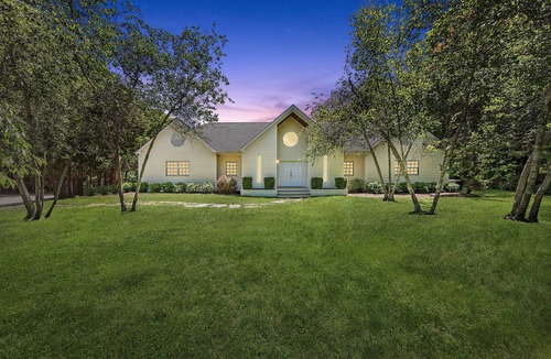 Noyack House | SAG HARBOR - HAMPTONS OASIS 6+ ACRES WITH POOL & TENNIS