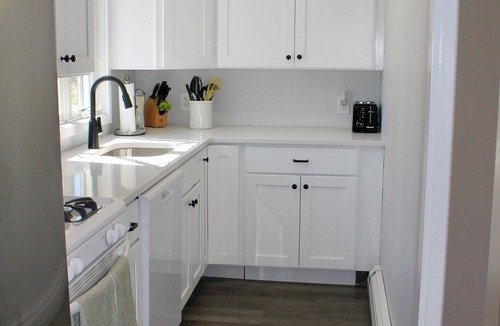 Sagamore Beach Cottage | Sagamore Beach large group rental, steps to private beach!