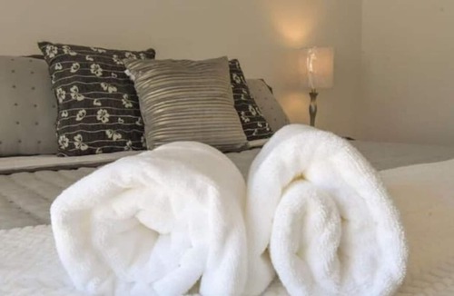 Rialto House | Sage: A Cozy Studio in Rialto