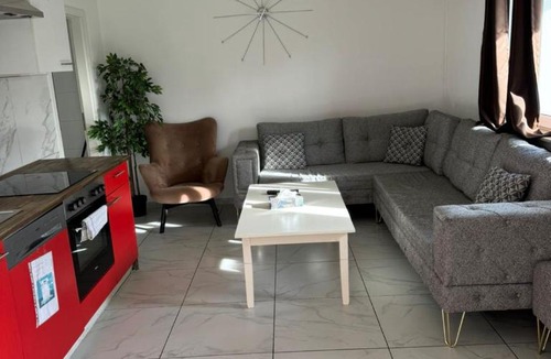 Obermenzing Apartment | Sahara Falcon