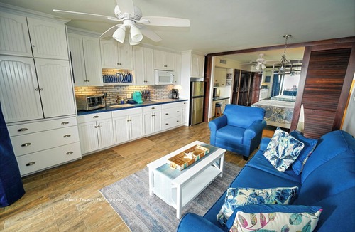 Red Hook Apartment | Sail Away II-WOW Beachfront to Paradise and Remodeled. GENERATOR on property.