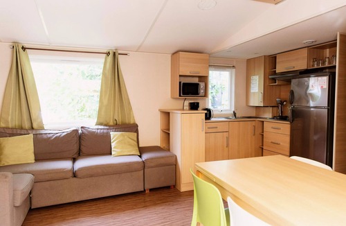 Saint-Laurent-de-Medoc House | SAINT-ESTEPHE Mobile Home: 3 bedrooms, 2 bathrooms, sleeps 6