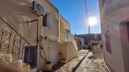 Agios Georgios Sykousis House | Saint George Terrace House