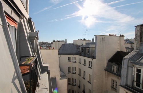 Quartier de la Monnaie Apartment | Saint Germain des Prés - Roof Tops - Eiffel Tower - Louvre - Notre Dame views