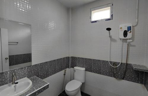 Chum Phae Hotel | Saint Jira Hotel