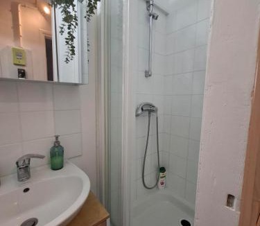 Saint-Mande Apartment | Saint-Mandé studio, proche metro Ligne 1 & Paris Centre, Wifi rapide, Ideal couple, télétravail