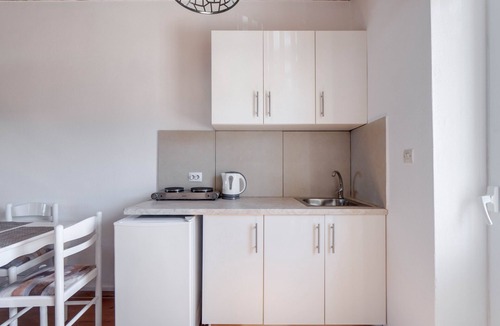 Kavos House | Saint Peter Bay – 1st Floor Holiday Home with Shared Pool, Wi-Fi & Air Conditioning