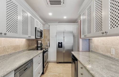 Little Battaleys Apartment | Saint Peter's Bay 208 - Chic Beachfront Condo