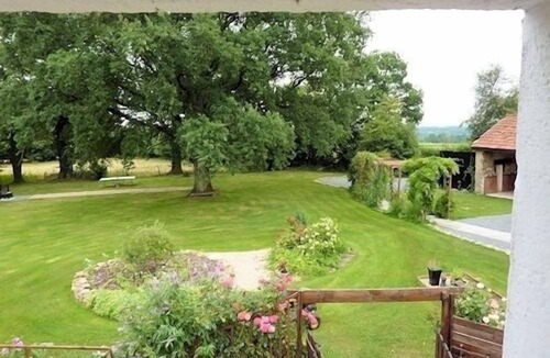 Saint-Saturnin House | Saint-Saturnin 3-Bed Home, Sleeps 10, Pool, Garden