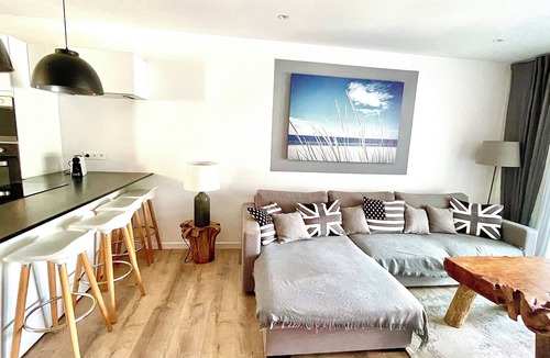 Cote d'Azur- French Riviera House | Saint-Tropez House with garden, 2 bedrooms sleeps 5, beach 50 m.