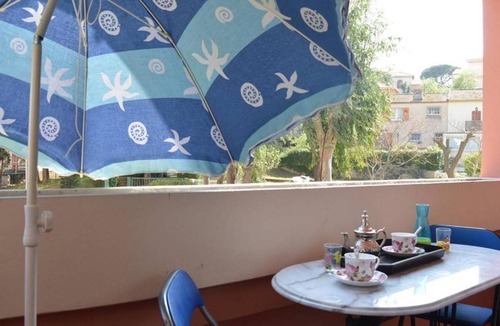 Sainte-Maxime Apartment | Sainte-Maxime : Studio cabine avec piscine, parking, climatisation et terrasse - FR-1-226-294
