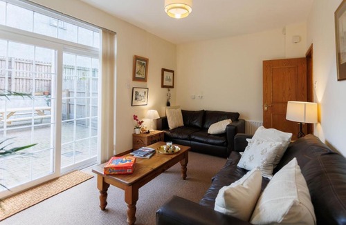 Saintfield House | Saintfield Centre - Sleeps 8 - Garage & patio