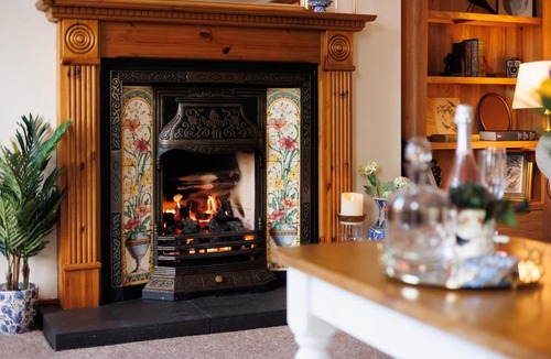Saintfield House | Saintfield Centre - Sleeps 8 - Garage & patio