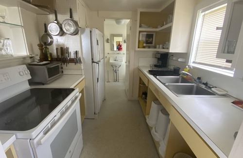 Little Compton House | Sakonnet Point Water View Cottage With 8 Minute Walk To Idyllic Private Beach.