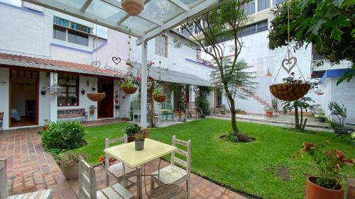 La Mariscal Hostel | Sakti Hostal B&B
