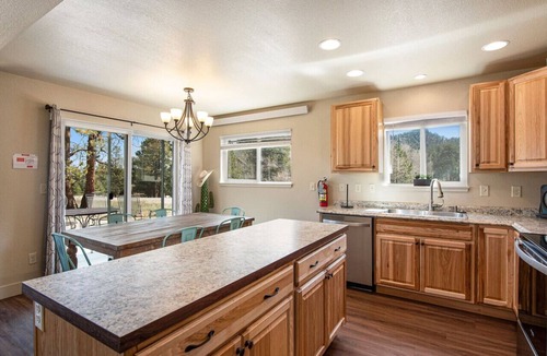 Estes Park Villa | Sale! Dogs OK! Views, King Bed, Near National Park