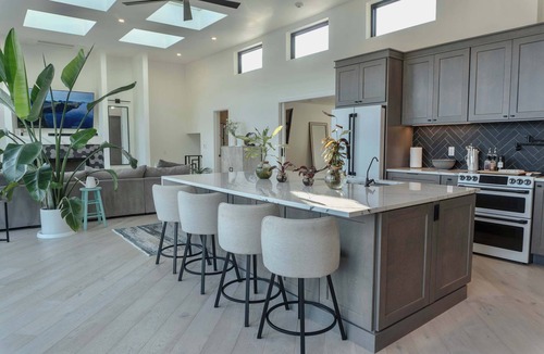 Salem House | Salem Waterfront Couples Retreat - 1 mi Downtown!