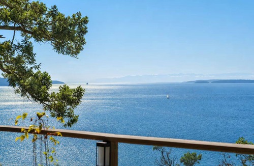 Pender Island Villa | SaliHaven: Oceanfront 4Bedrooms 5Beds 3.5Bath
