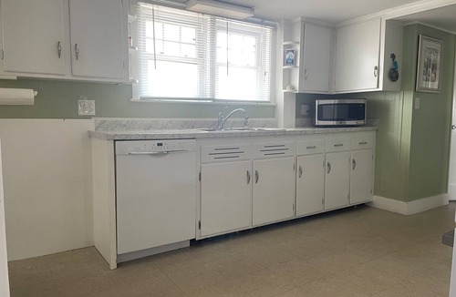 Salisbury Beach Apartment | Salisbury Beach - GREAT LOCATION/Oceanside on Desirable Atlantic Ave.