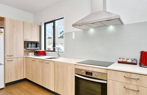 Christchurch City Centre Apartment | Salisbury Style-City location: Spacious two bedroom apartment