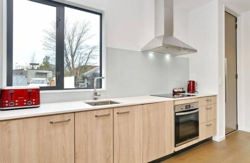 Christchurch City Centre Apartment | Salisbury Style-City location: Spacious two bedroom apartment