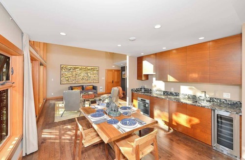 Cowichan Bay Condo | Salishan Tree House Suite