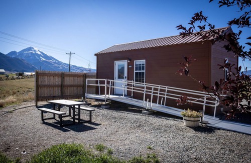 Livingston Cabin | Salmonfly Cabin