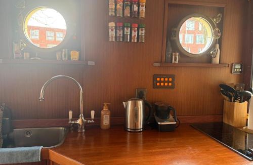 Groningen Boat Rental | Salonboot de Wending