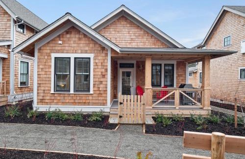Pacific Beach House | Salt and Vine Cottage by Seabrook Hospitality