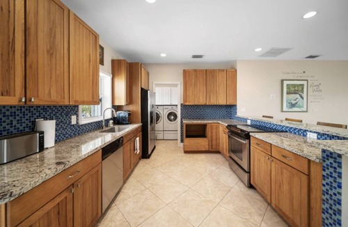 White Marlin Beach House | SALT HAVEN-BEAUTIFUL 70' WATERFRONT/CANAL POOL HOME + PRIVATE BEACH & BOAT RAMP
