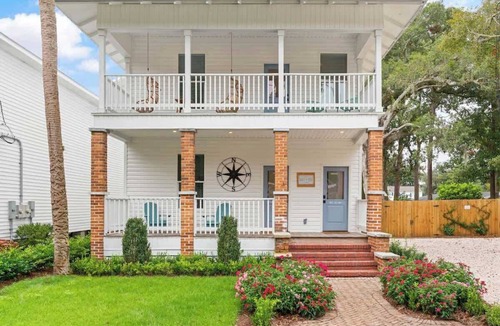 Brunswick House | Salt on Wolfe - 15 Min to Beach/Near Restaurants