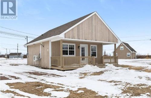 Cap-Pele Ski Chalet | Salt & Sand Cottage - Aboiteau Beach & Dunes