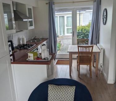 Yarmouth Apartment | Saltbox B4 holiday cottage