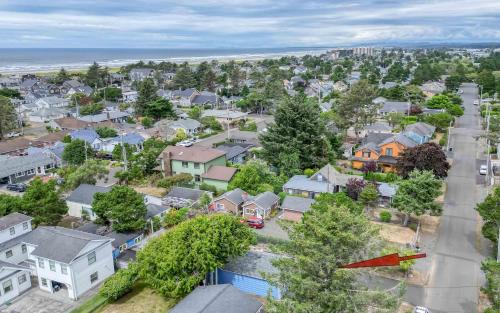 Seaside House | Saltbox Cottage - Meredith Lodging