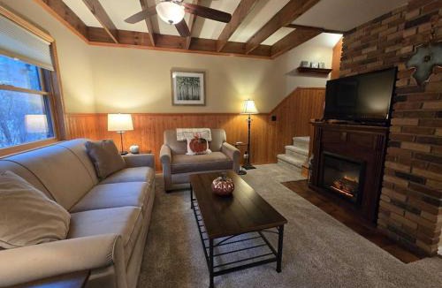 Thompsonville House | Saltbox