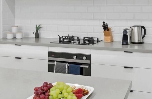 Shellharbour Apartment | Saltwater Escape Contemporary Seaside Stunner