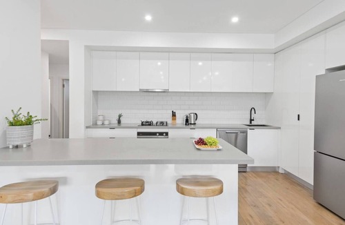 Shellharbour Apartment | Saltwater Escape Contemporary Seaside Stunner