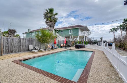 San Leon House | Saltwater Pool! Epic Galveston Bay Group Getaway!