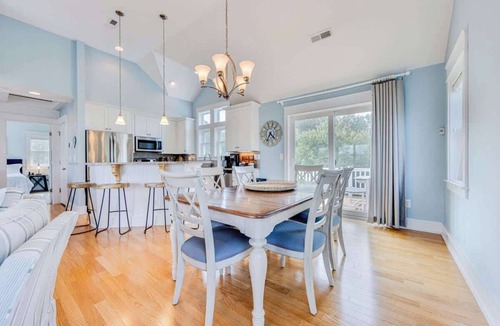 Corolla House | Saltwater Pool, EV Charger, and Walk to Beach!
