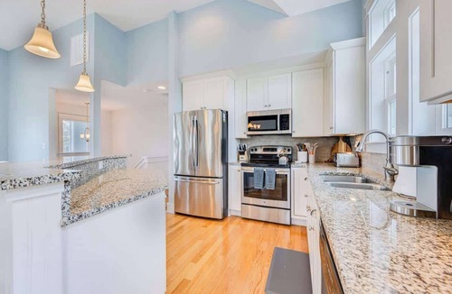 Corolla House | Saltwater Pool, EV Charger, and Walk to Beach!