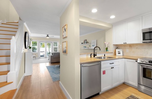 Bahama Village House | SALTWATER REMEDY~2BR/2.5Ba Truman Annex/Porter Crt Townhome/Semi-private Pool