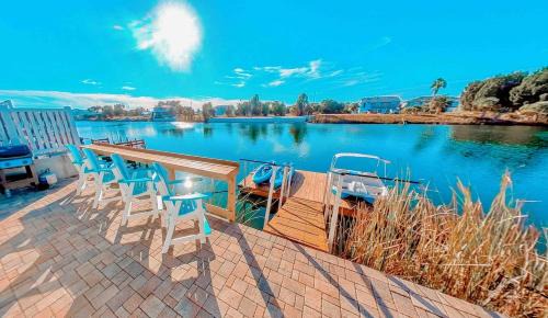 Spring Hill House | SaltwaterPool- GameRoom -Tropical Sunsets - Kayaks - Fishing