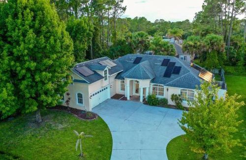 Palm Coast House | Salty Heated Pool Escape - Nearby Beach
